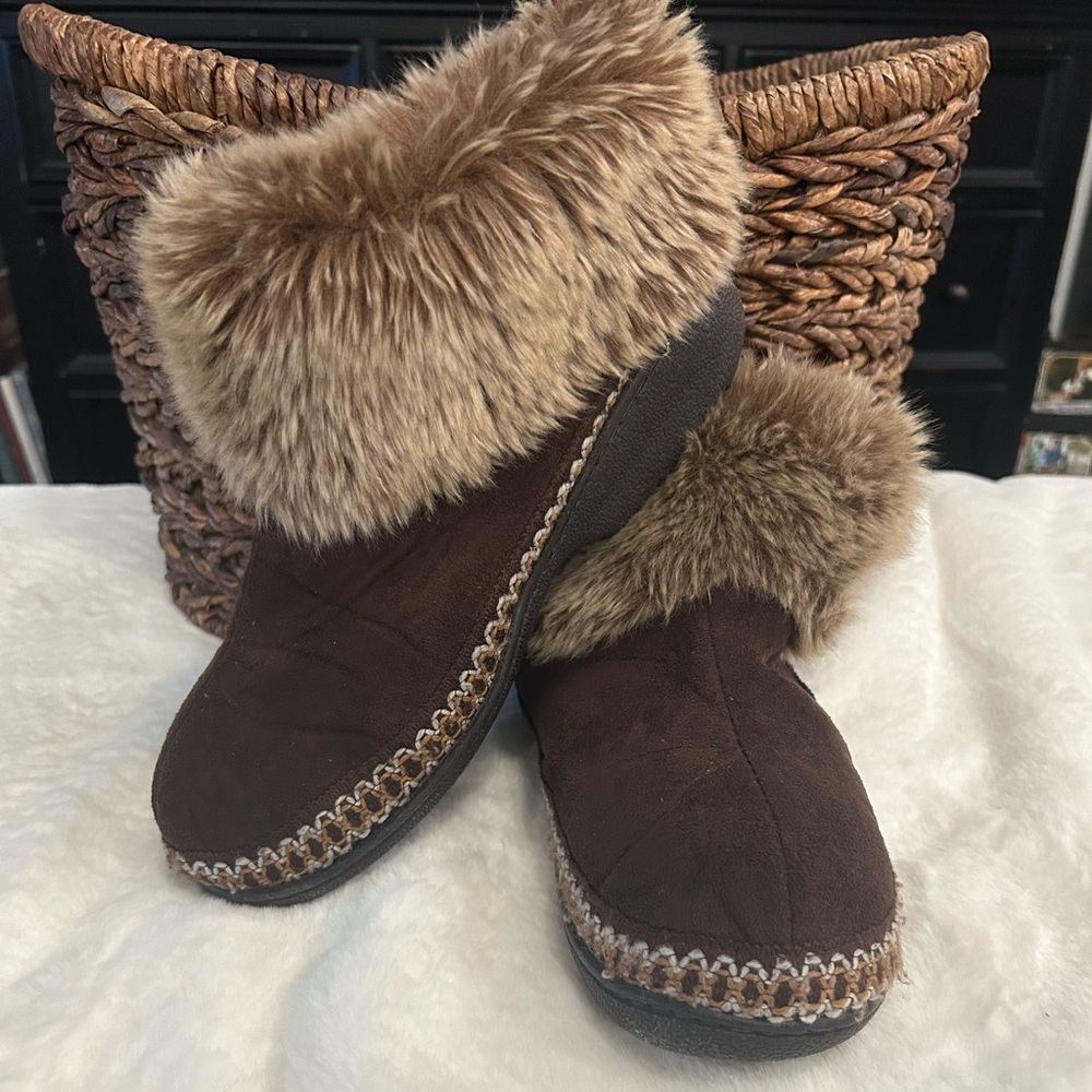 Isotoner Ankle Booties Hard Sole Bottoms Slippers Size 8.5-9